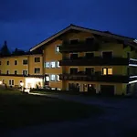 Hostel Mountain & *