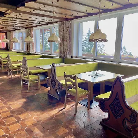 Mountain & ホステル *