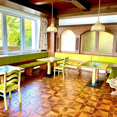 ホステル Mountain & *