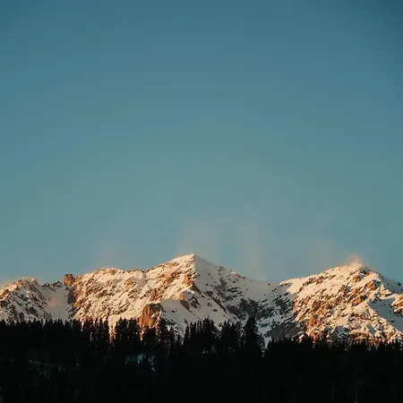 Hostal Mountain *