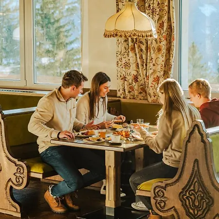 Mountain & ホステル *