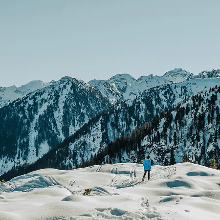 Albergue Mountain & *