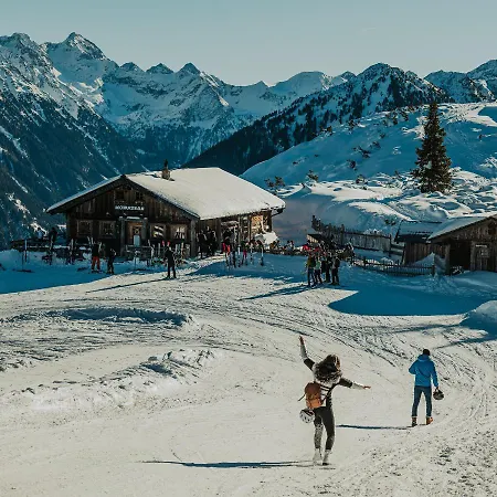 Mountain & * ラムサウ・アム・ダッハシュタイン