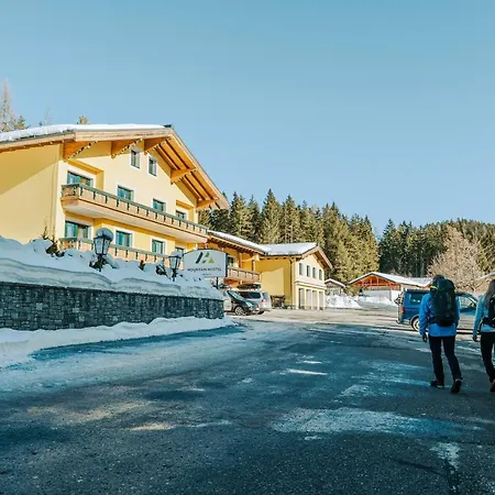 Mountain & Hostel *
