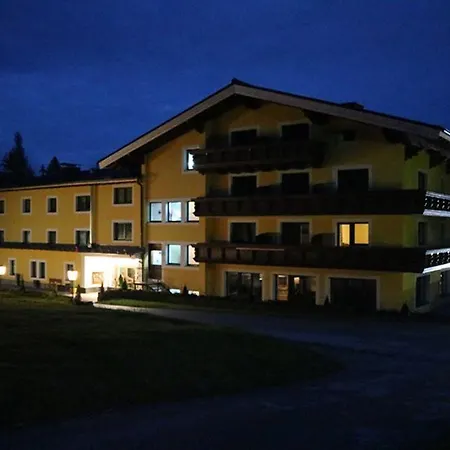 ホステル Mountain & *