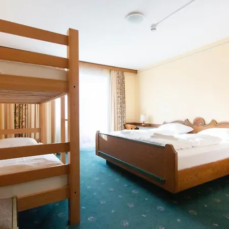 ホステル Mountain & *